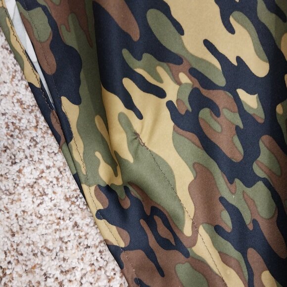 3039 Size XL Shawl Vest In Green and Black Camouflage With Lace Trim. - Picture 4 of 6